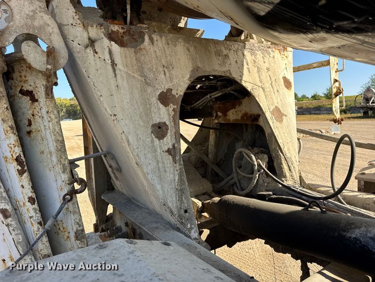 image for item ER0056 2011 Peterbilt 365 ready mix truck