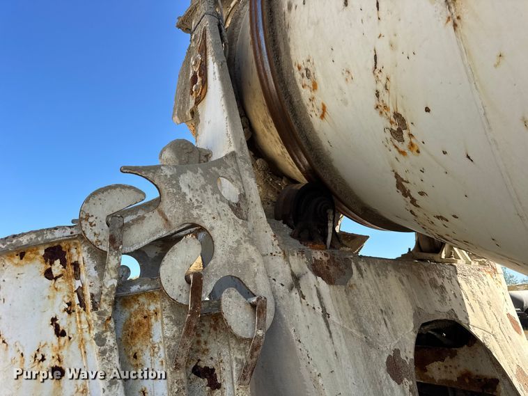 image for item ER0056 2011 Peterbilt 365 ready mix truck