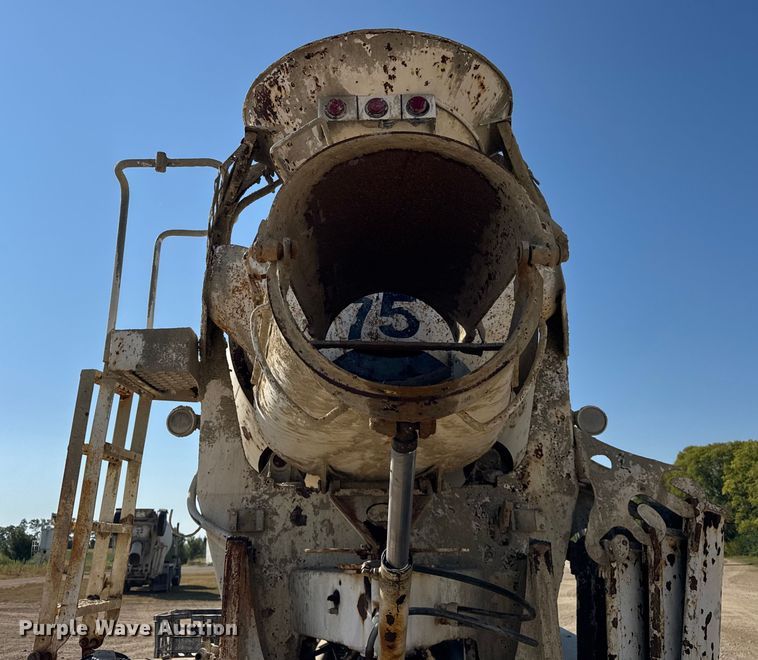 image for item ER0056 2011 Peterbilt 365 ready mix truck