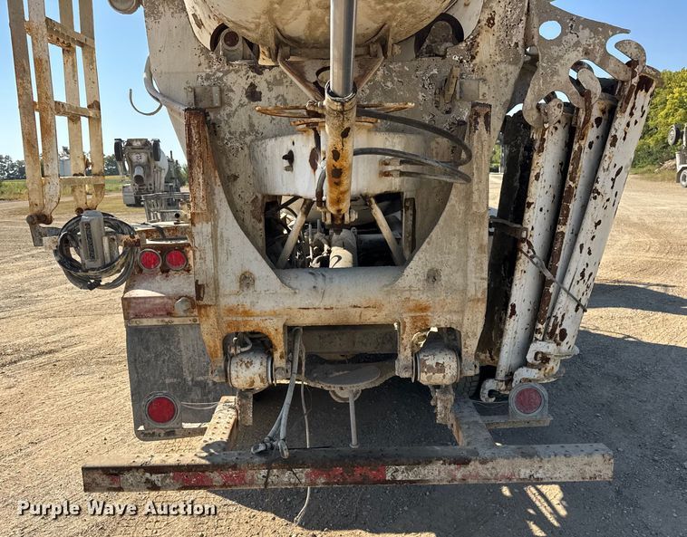 image for item ER0056 2011 Peterbilt 365 ready mix truck