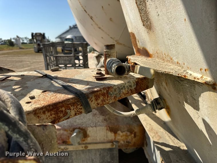 image for item ER0056 2011 Peterbilt 365 ready mix truck