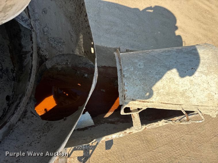 image for item ER0056 2011 Peterbilt 365 ready mix truck