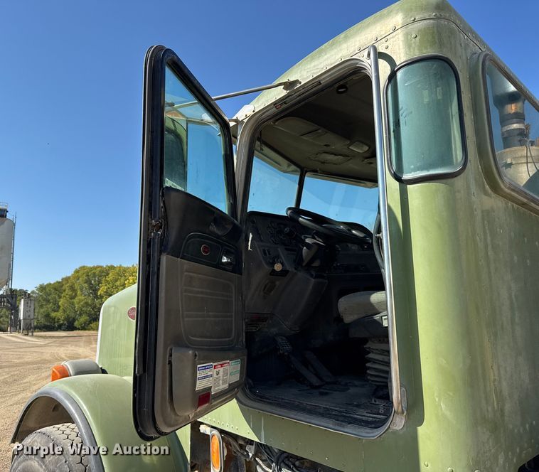 image for item ER0056 2011 Peterbilt 365 ready mix truck