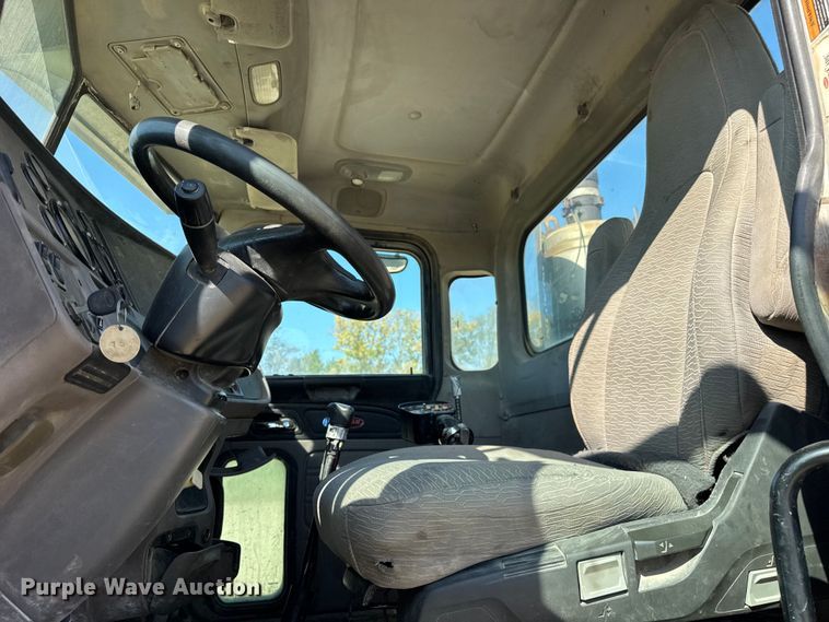 image for item ER0056 2011 Peterbilt 365 ready mix truck