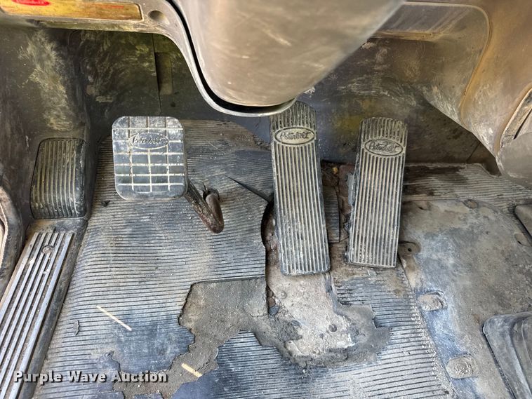 image for item ER0056 2011 Peterbilt 365 ready mix truck