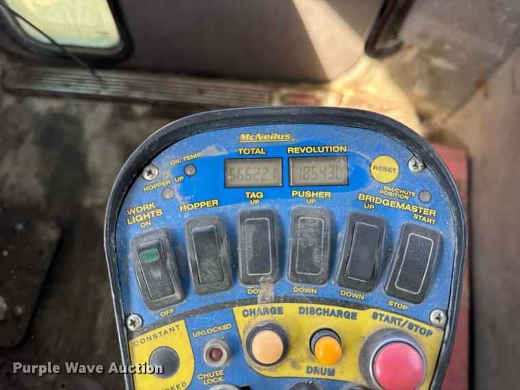 image for item ER0056 2011 Peterbilt 365 ready mix truck