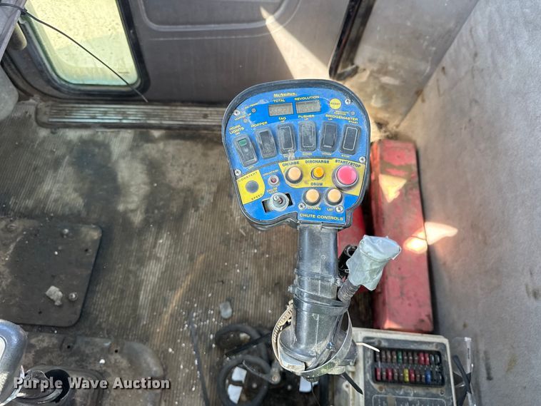 image for item ER0056 2011 Peterbilt 365 ready mix truck