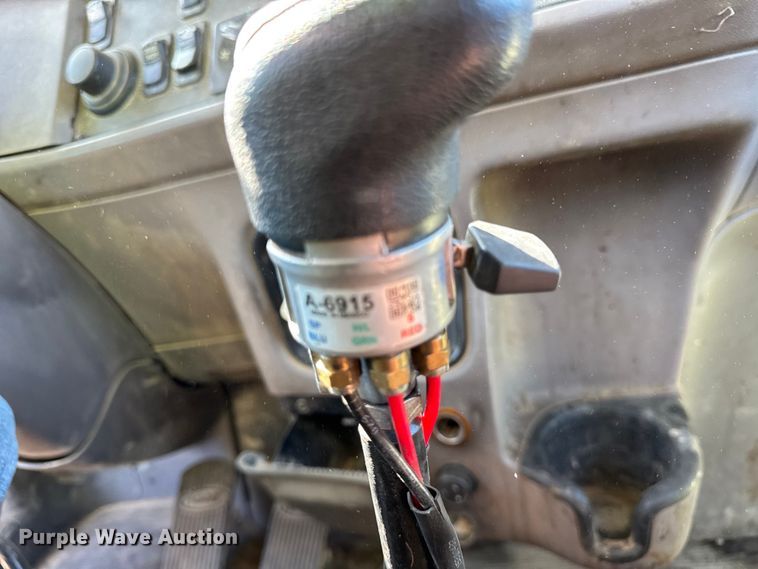 image for item ER0056 2011 Peterbilt 365 ready mix truck