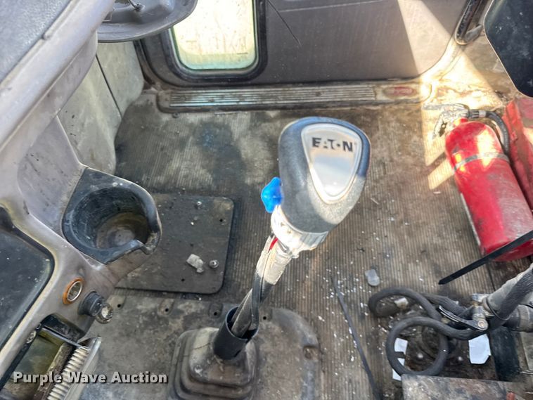 image for item ER0056 2011 Peterbilt 365 ready mix truck