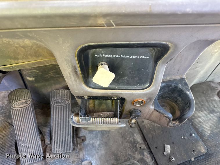 image for item ER0056 2011 Peterbilt 365 ready mix truck