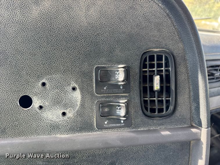 image for item ER0056 2011 Peterbilt 365 ready mix truck