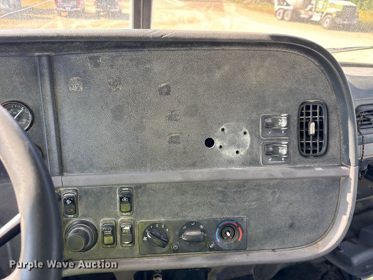 image for item ER0056 2011 Peterbilt 365 ready mix truck