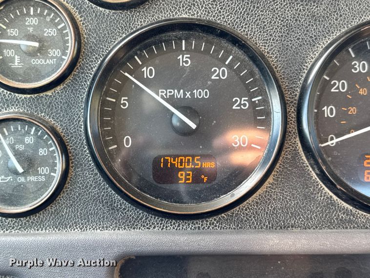 image for item ER0056 2011 Peterbilt 365 ready mix truck