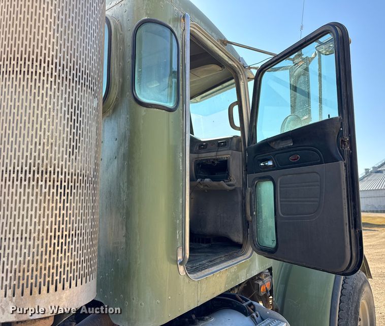 image for item ER0056 2011 Peterbilt 365 ready mix truck