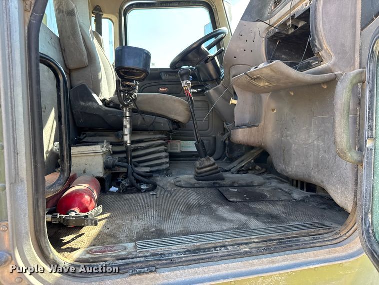 image for item ER0056 2011 Peterbilt 365 ready mix truck