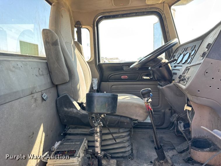 image for item ER0056 2011 Peterbilt 365 ready mix truck