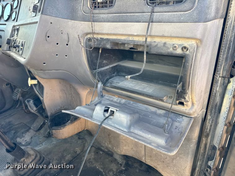 image for item ER0056 2011 Peterbilt 365 ready mix truck