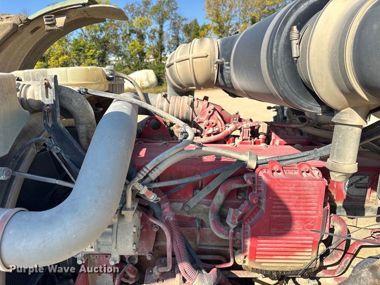 image for item ER0056 2011 Peterbilt 365 ready mix truck