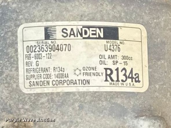 image for item ER0056 2011 Peterbilt 365 ready mix truck