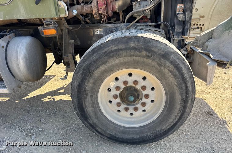 image for item ER0056 2011 Peterbilt 365 ready mix truck