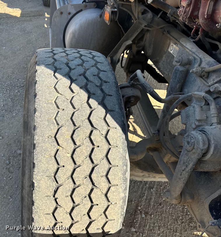 image for item ER0056 2011 Peterbilt 365 ready mix truck