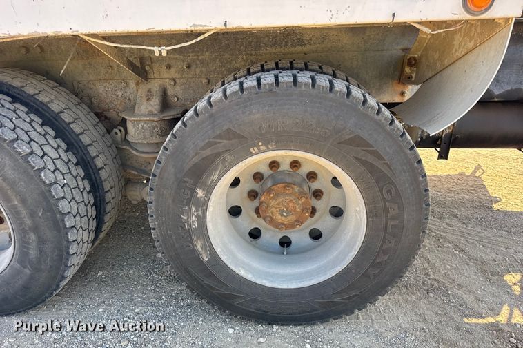 image for item ER0056 2011 Peterbilt 365 ready mix truck