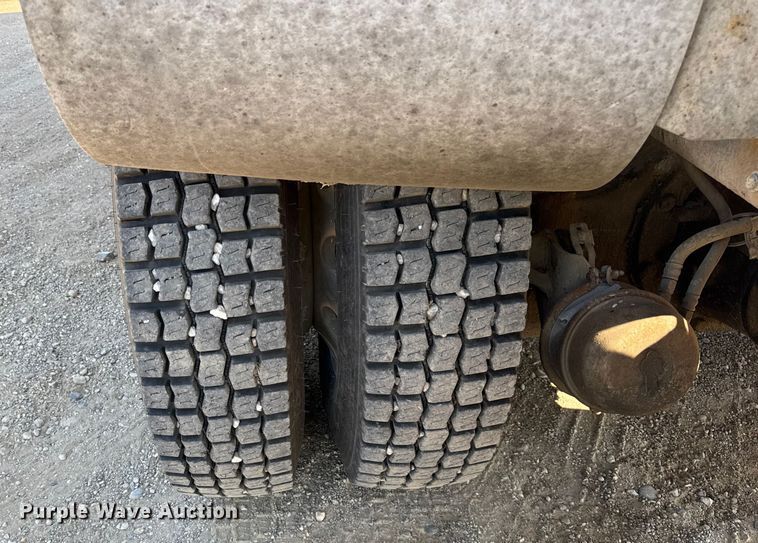 image for item ER0056 2011 Peterbilt 365 ready mix truck