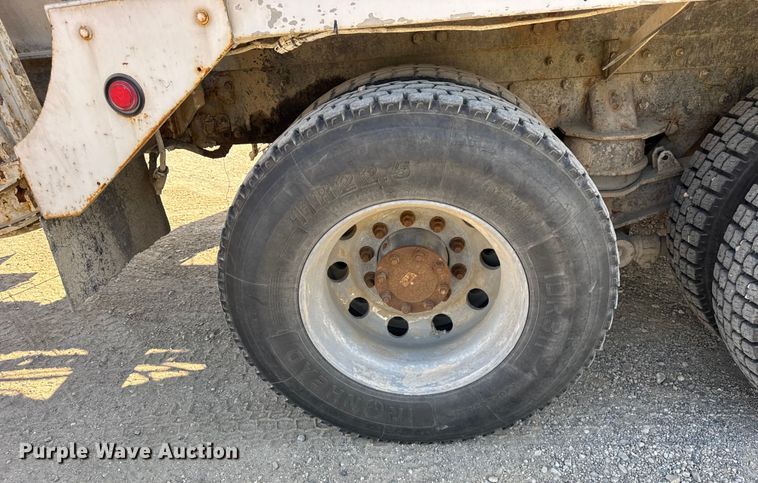 image for item ER0056 2011 Peterbilt 365 ready mix truck