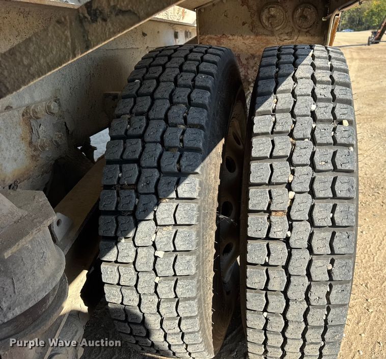 image for item ER0056 2011 Peterbilt 365 ready mix truck