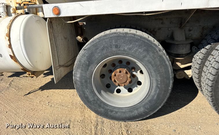 image for item ER0056 2011 Peterbilt 365 ready mix truck