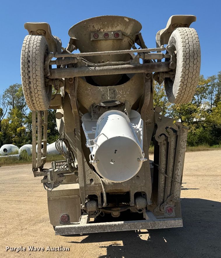 image for item ER0059 2011 Peterbilt 365 ready mix truck