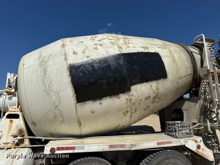 image for item ER0059 2011 Peterbilt 365 ready mix truck