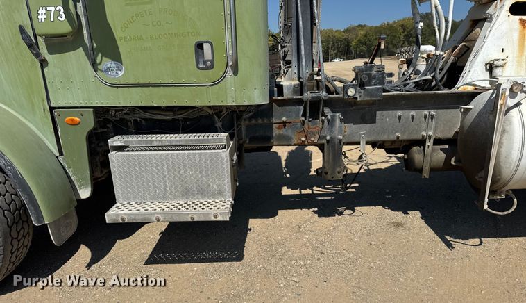 image for item ER0059 2011 Peterbilt 365 ready mix truck