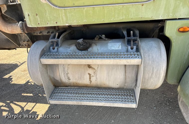 image for item ER0059 2011 Peterbilt 365 ready mix truck