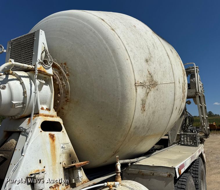 image for item ER0059 2011 Peterbilt 365 ready mix truck