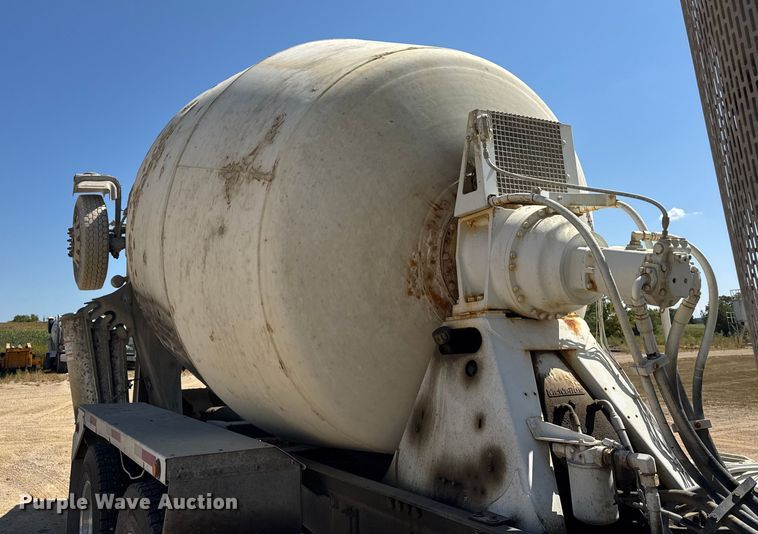 image for item ER0059 2011 Peterbilt 365 ready mix truck