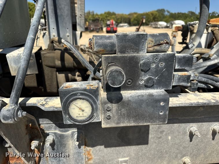 image for item ER0059 2011 Peterbilt 365 ready mix truck