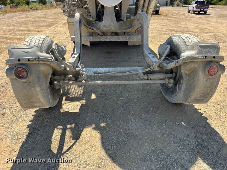 image for item ER0059 2011 Peterbilt 365 ready mix truck