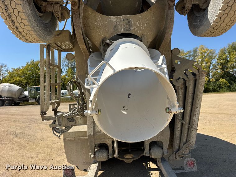 image for item ER0059 2011 Peterbilt 365 ready mix truck