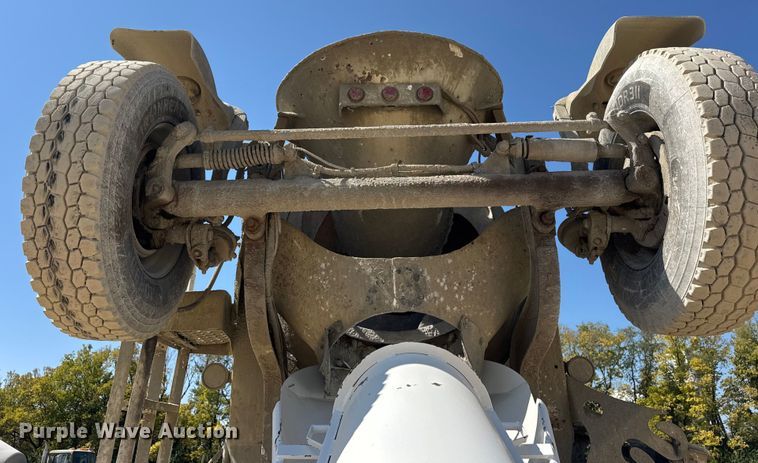 image for item ER0059 2011 Peterbilt 365 ready mix truck