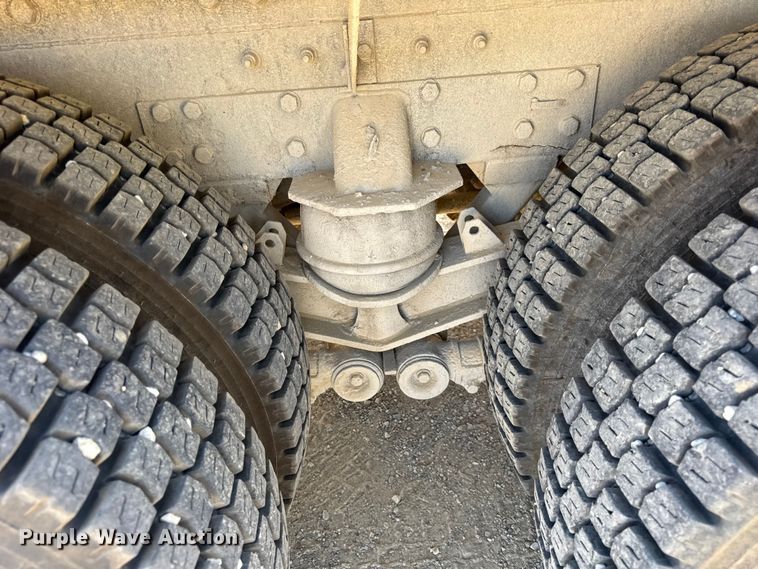 image for item ER0059 2011 Peterbilt 365 ready mix truck