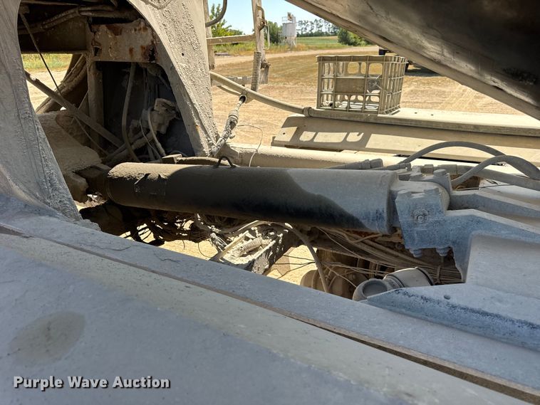 image for item ER0059 2011 Peterbilt 365 ready mix truck