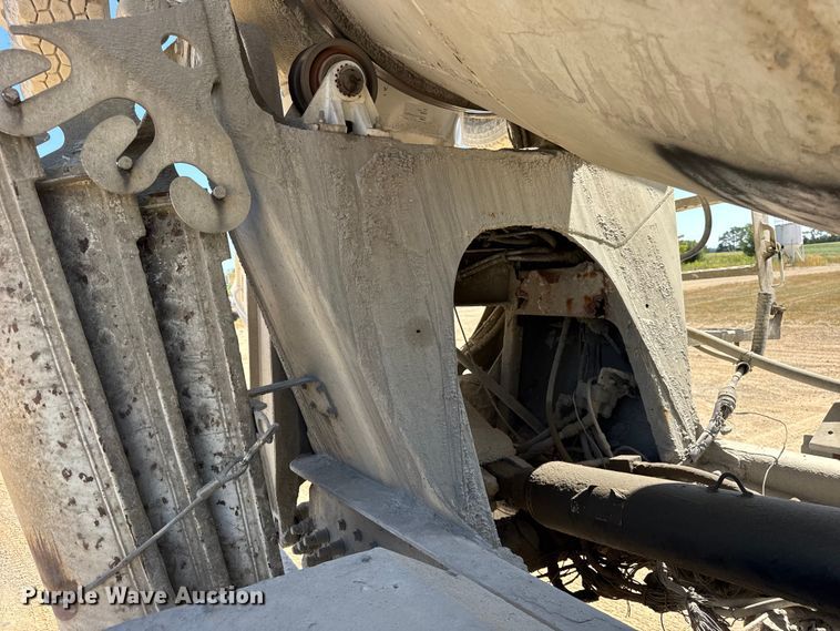 image for item ER0059 2011 Peterbilt 365 ready mix truck