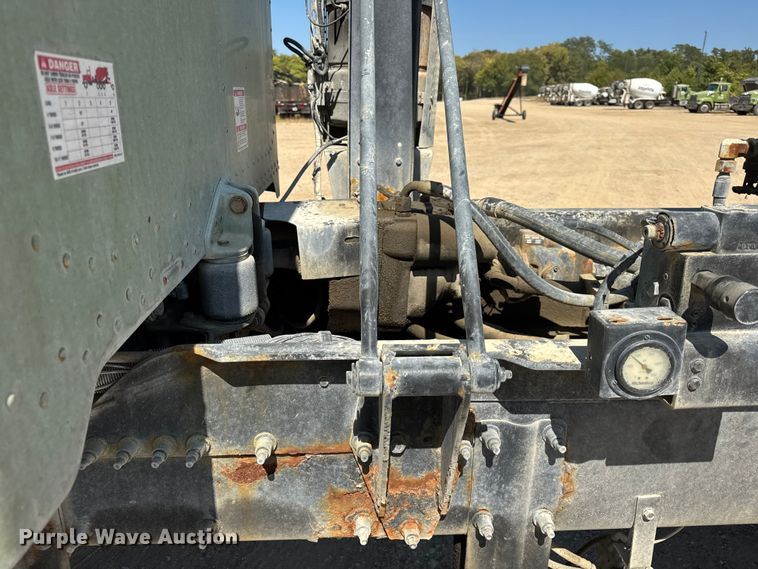 image for item ER0059 2011 Peterbilt 365 ready mix truck