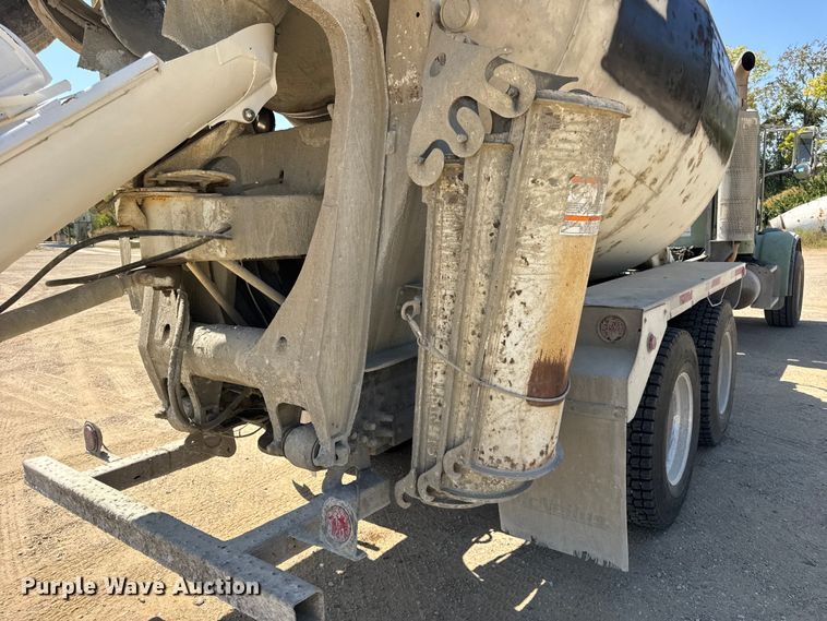 image for item ER0059 2011 Peterbilt 365 ready mix truck