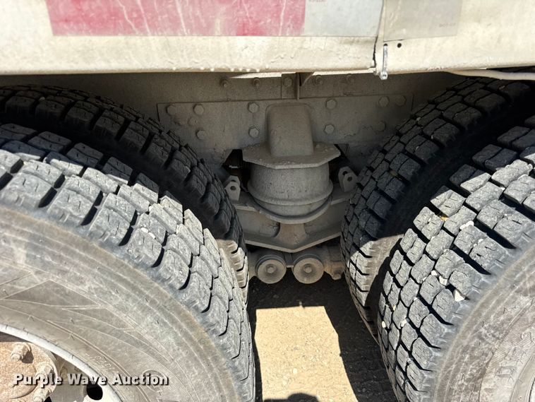 image for item ER0059 2011 Peterbilt 365 ready mix truck