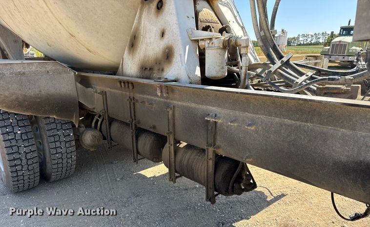 image for item ER0059 2011 Peterbilt 365 ready mix truck