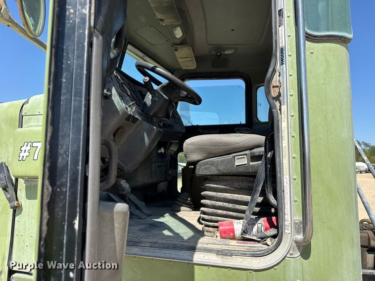 image for item ER0059 2011 Peterbilt 365 ready mix truck