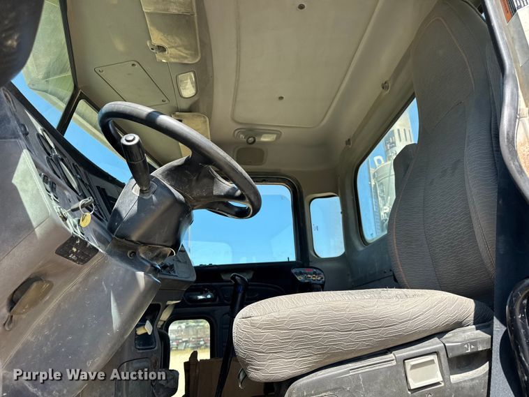 image for item ER0059 2011 Peterbilt 365 ready mix truck