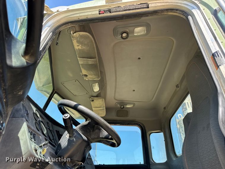 image for item ER0059 2011 Peterbilt 365 ready mix truck